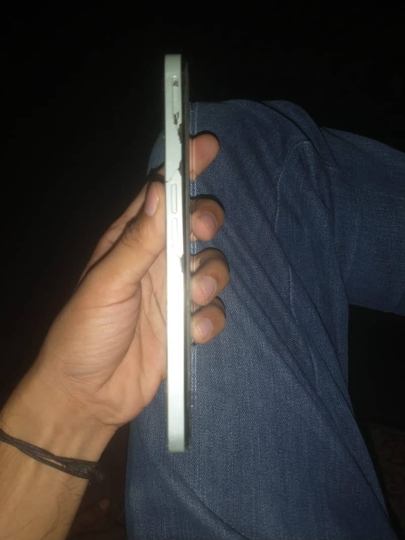 Realme C35 4