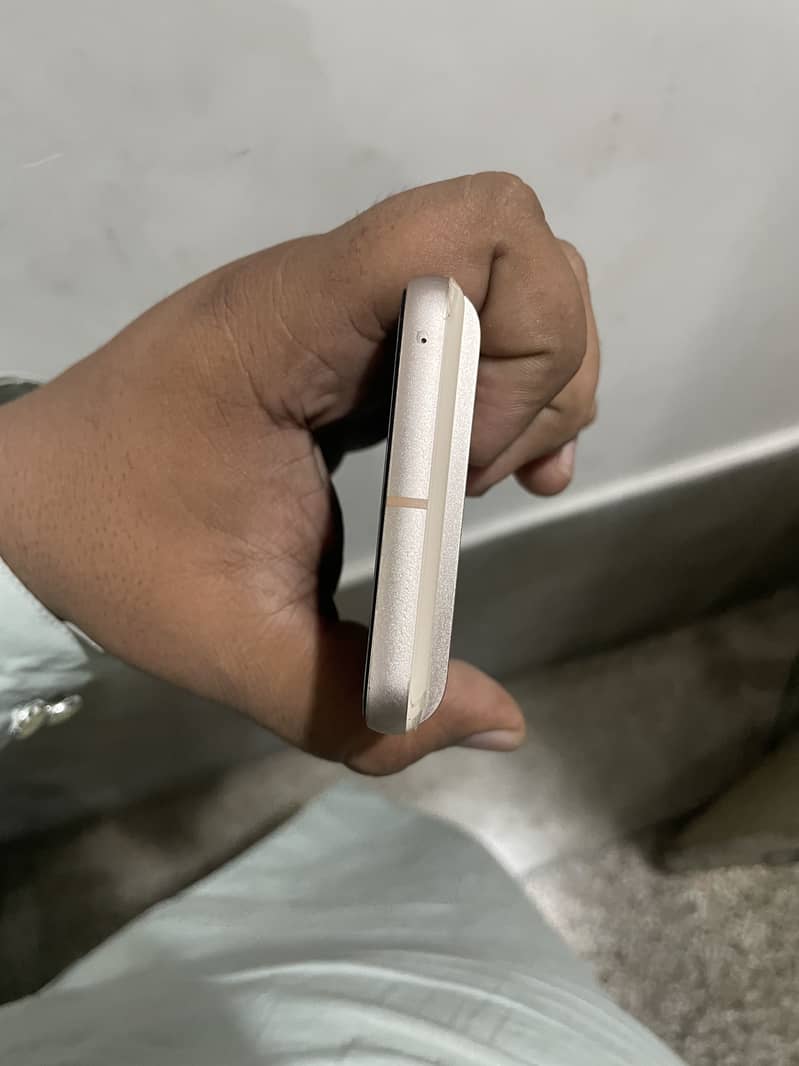 Google Pixel 8 4