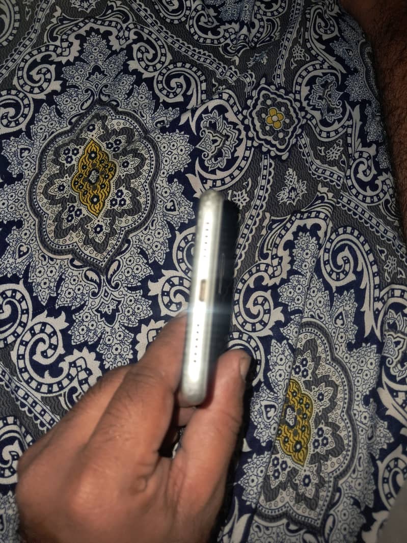 Apple iPhone 11 3