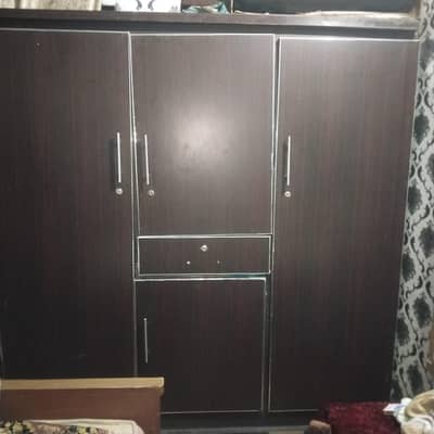 3 door wardrobe in good condition for sale urgent