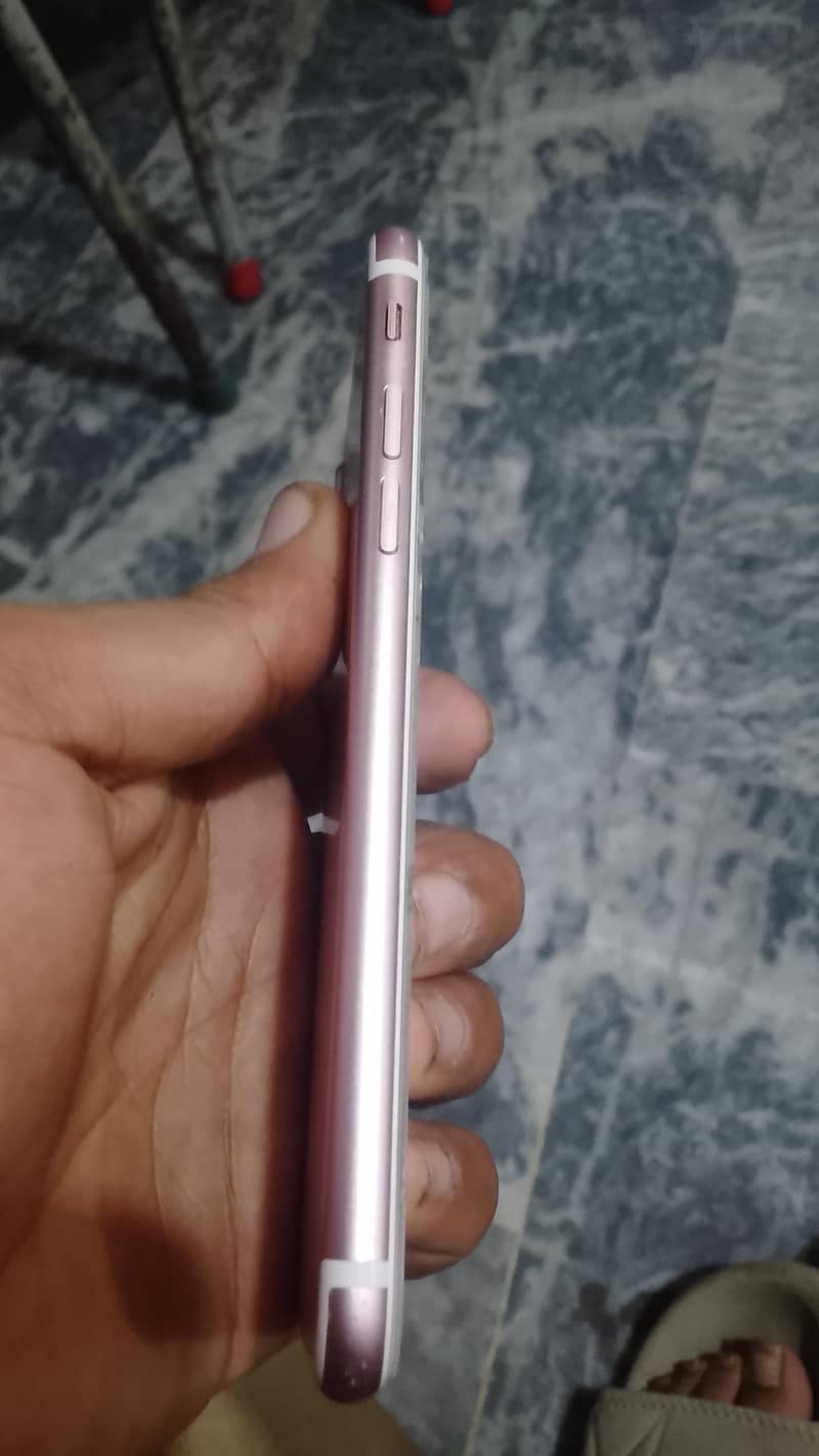 Apple iPhone 7 2