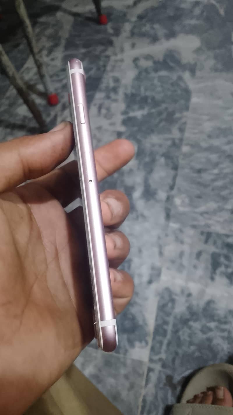 Apple iPhone 7 4