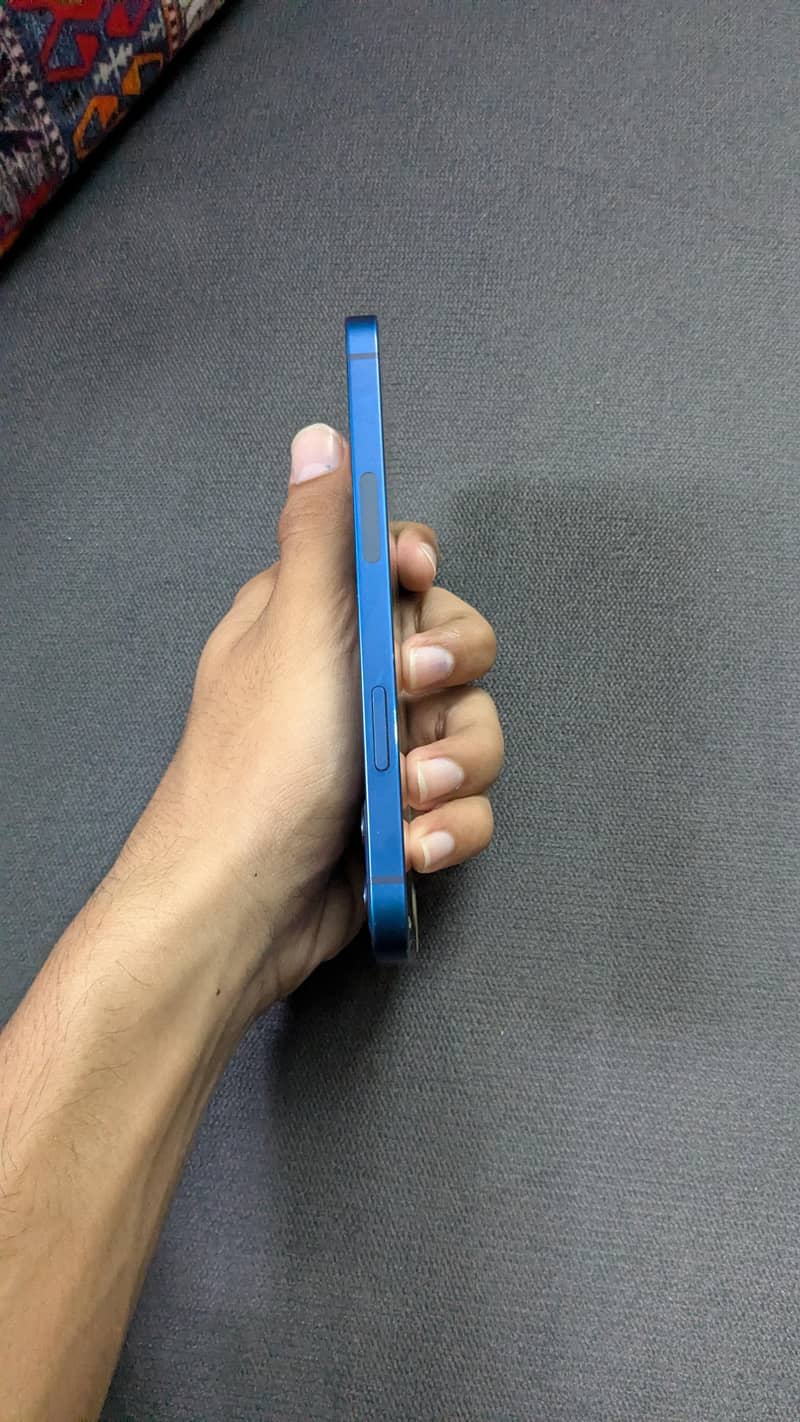 Apple iPhone 12 6