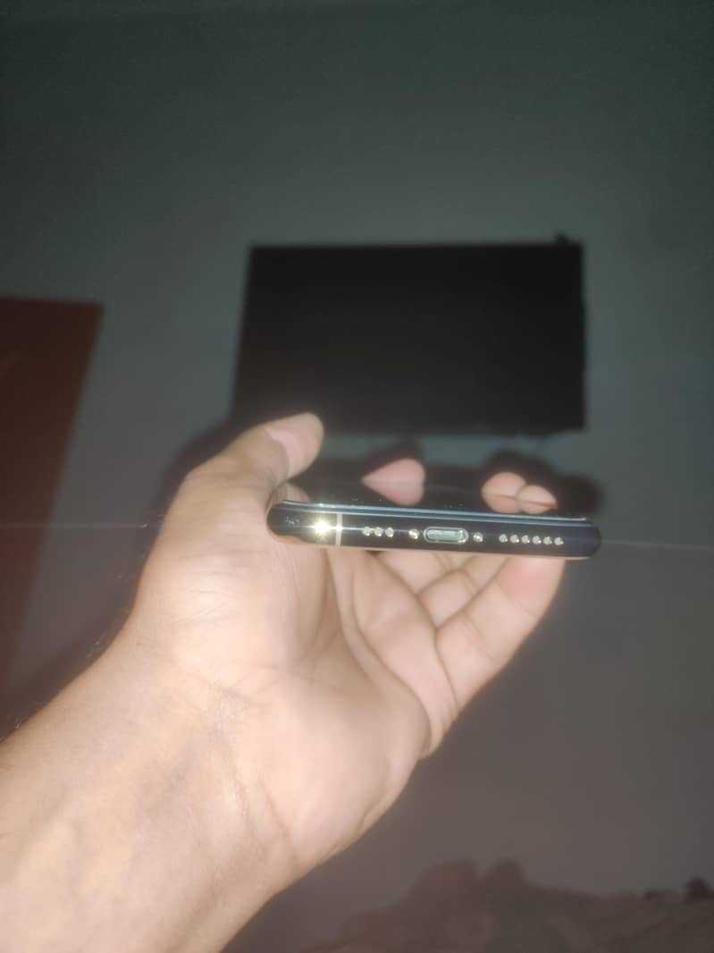 Apple iPhone 11 Pro 2