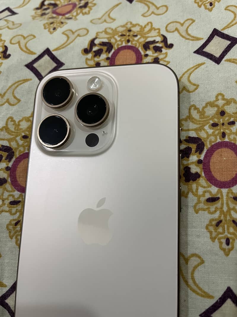 Iphone 16 pro Complete sim time 10/10 condition 1