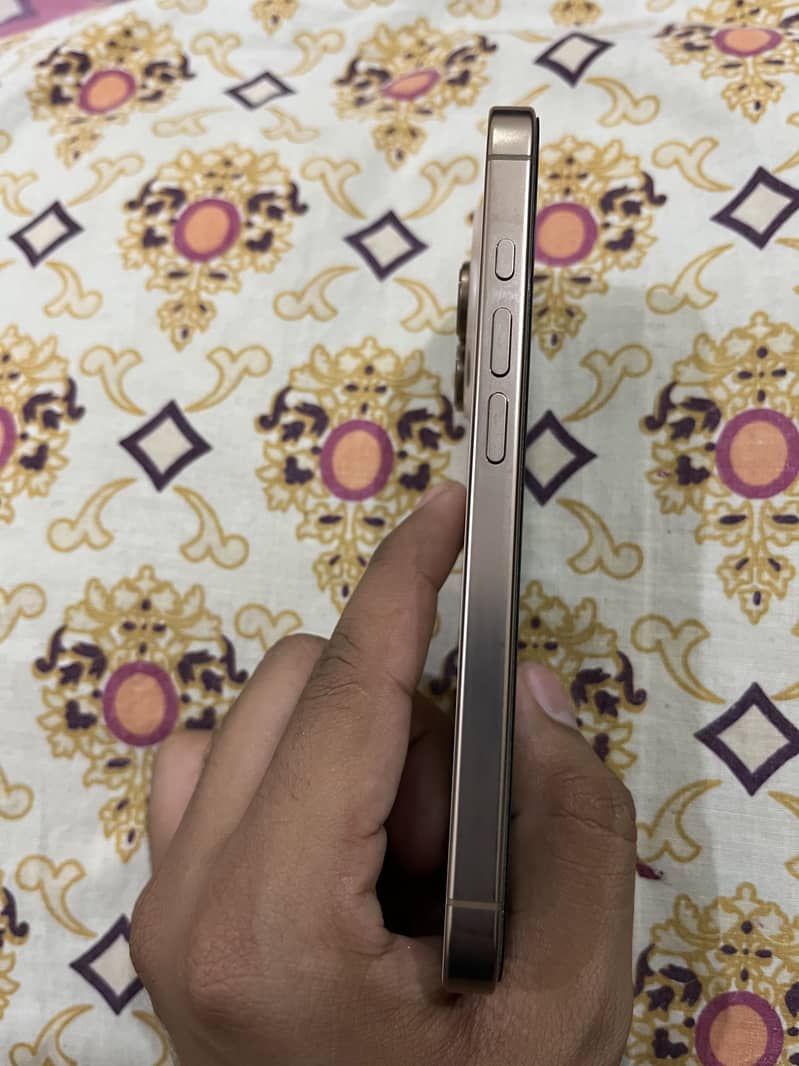 Iphone 16 pro Complete sim time 10/10 condition 2