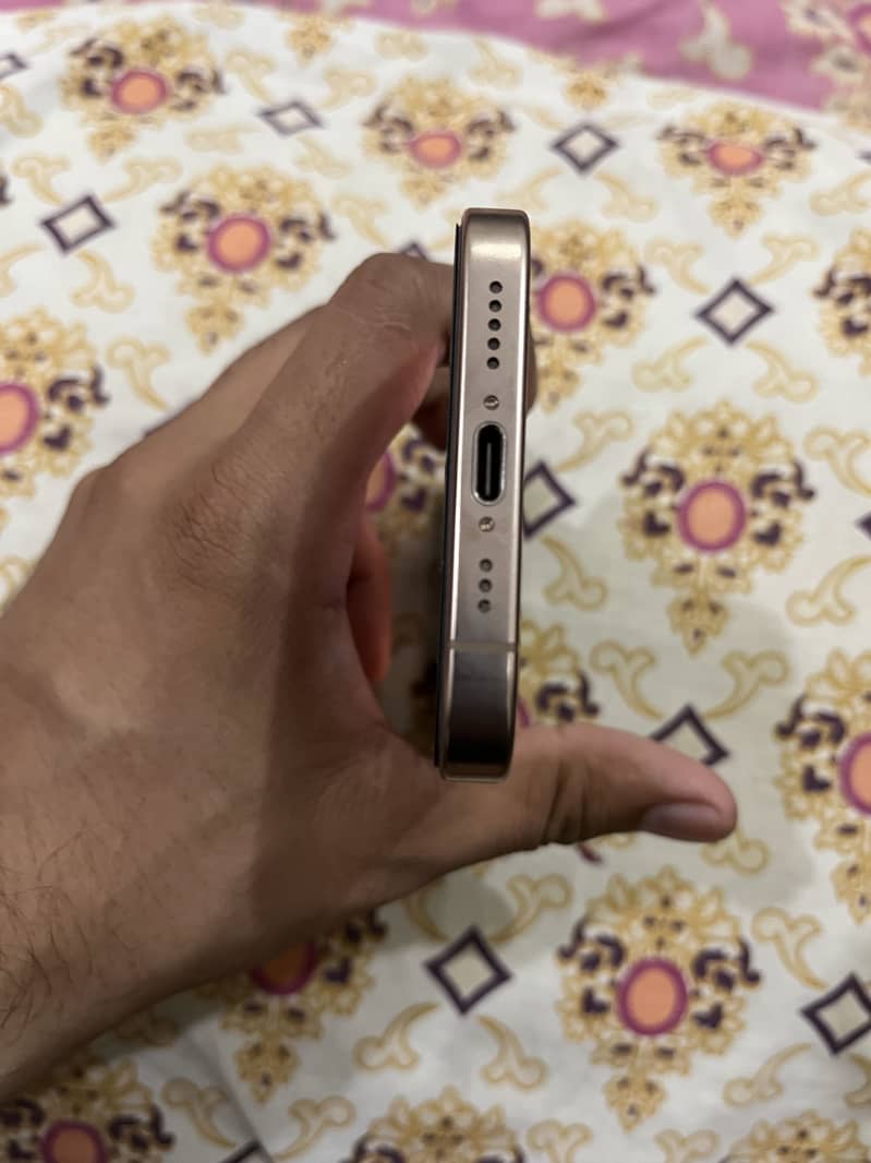 Iphone 16 pro Complete sim time 10/10 condition 5