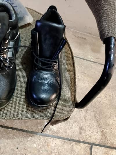 Safety shoes