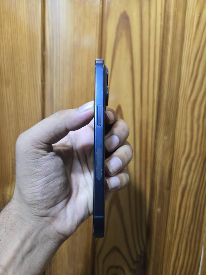 Apple iPhone 15 Pro 2
