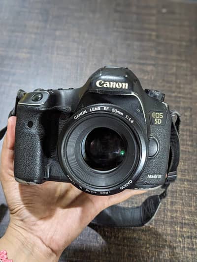 Canon 5d mark iii with 50mm lens