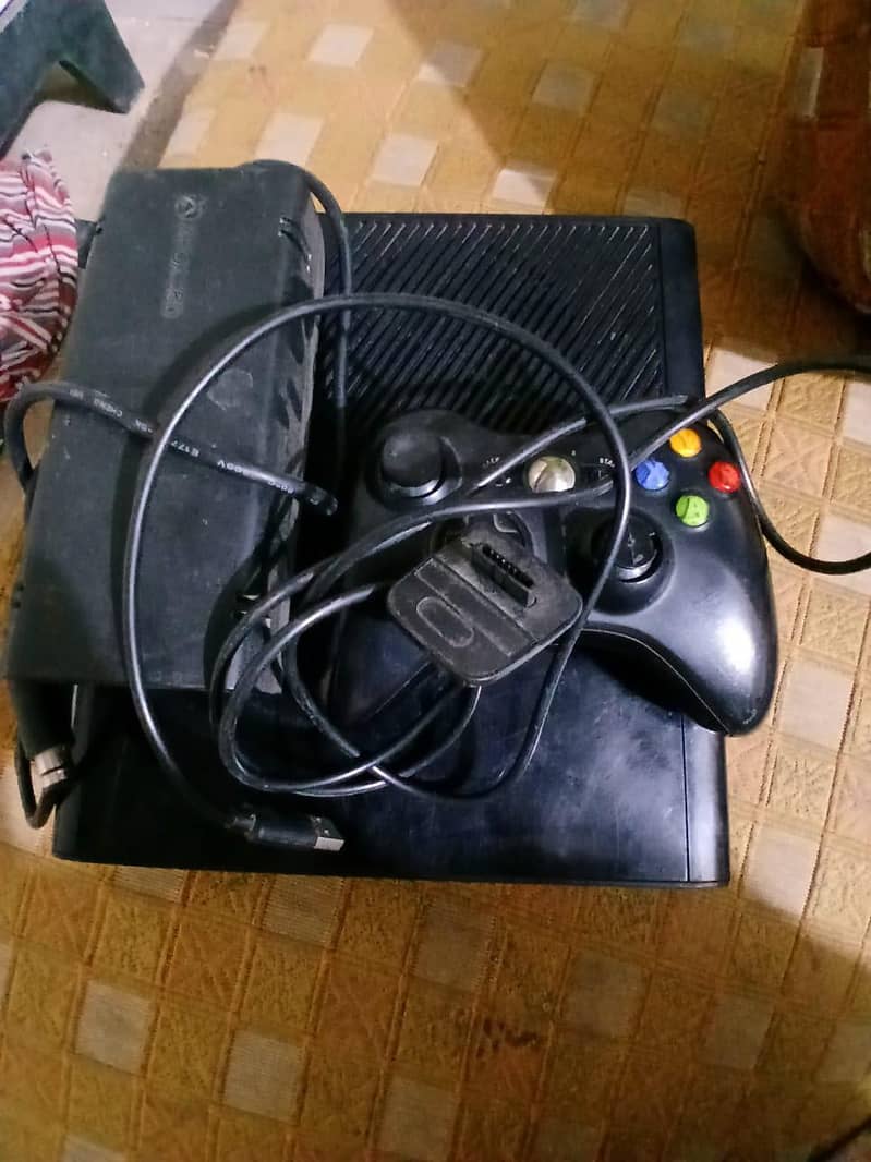 Xbox 360 E 1