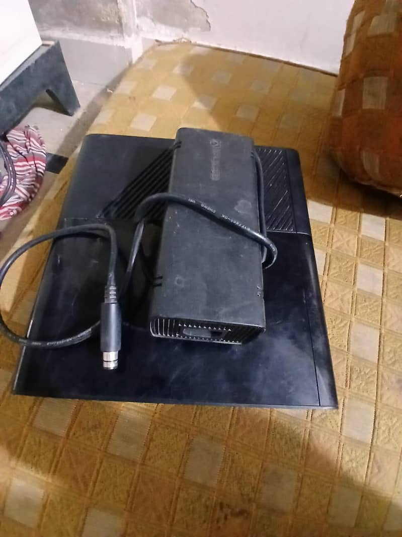 Xbox 360 E 4