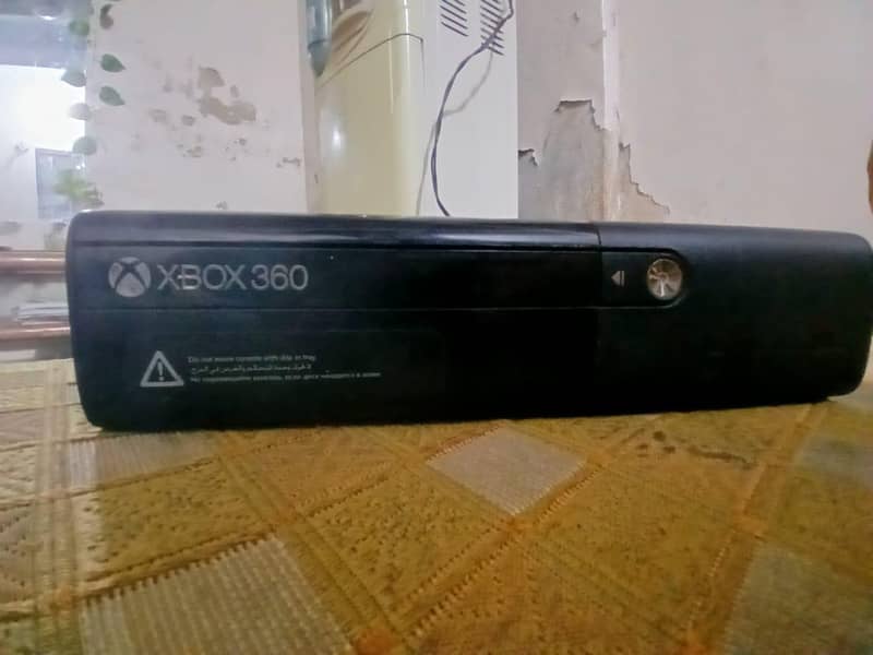 Xbox 360 E 6
