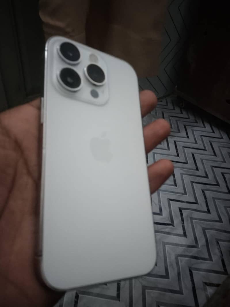 Apple iPhone 14 Pro 1