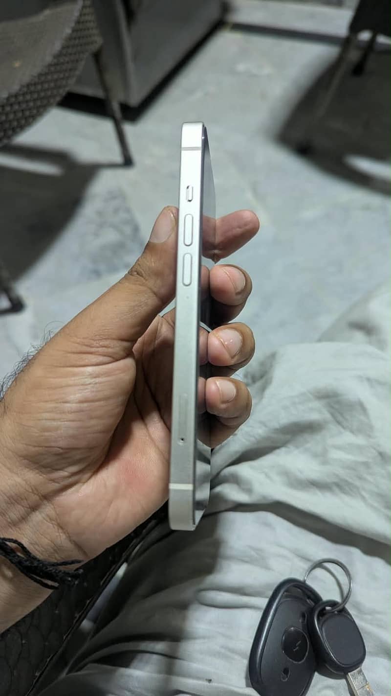 Apple iPhone 13 2