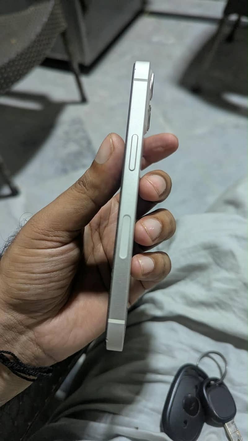 Apple iPhone 13 4