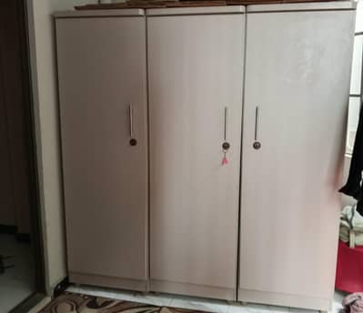 3 Door and 2 Door Almari in 100% Perfect Condition.