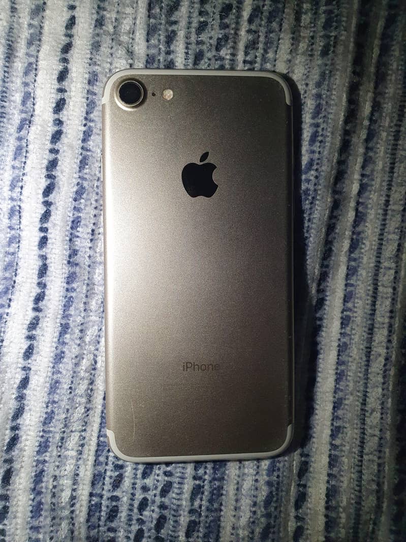 Apple iPhone 7 0
