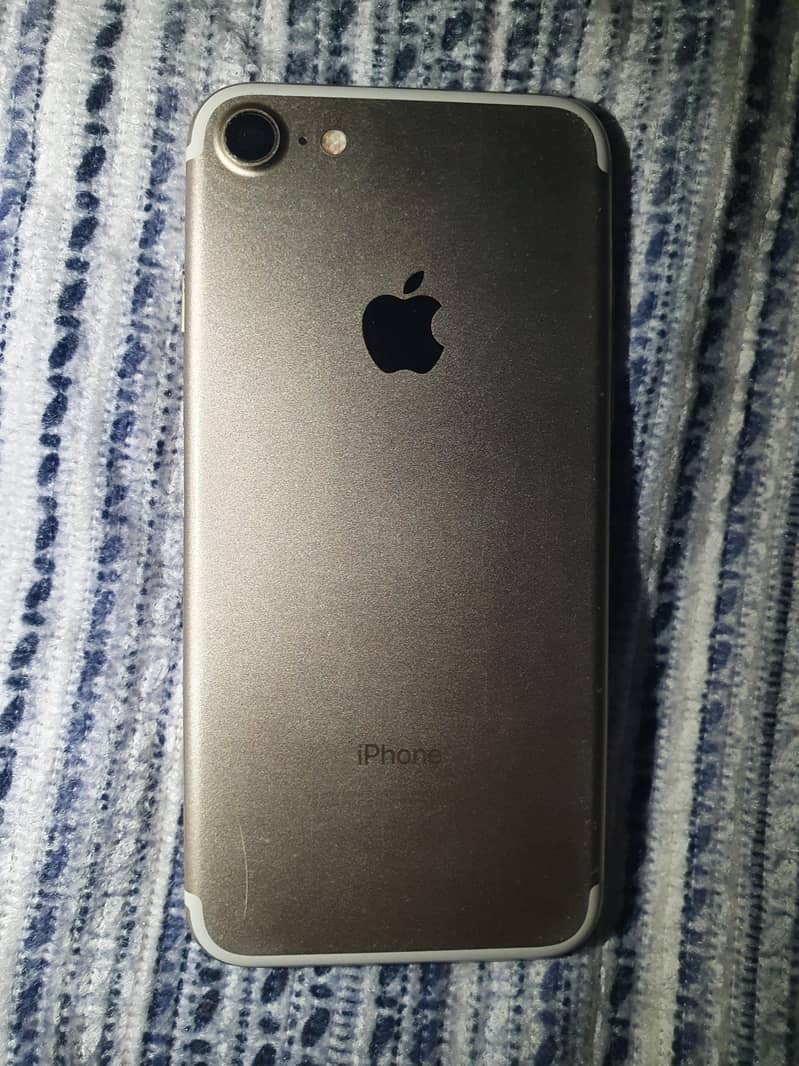 Apple iPhone 7 1