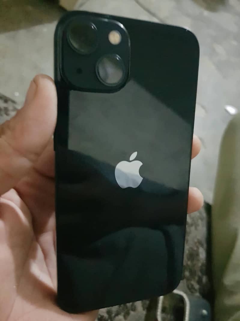 Apple iPhone 13 4