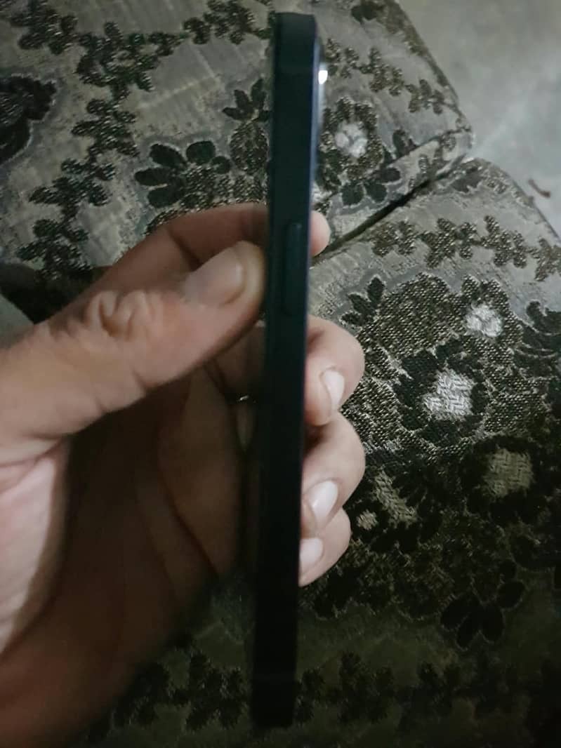 Apple iPhone 13 6