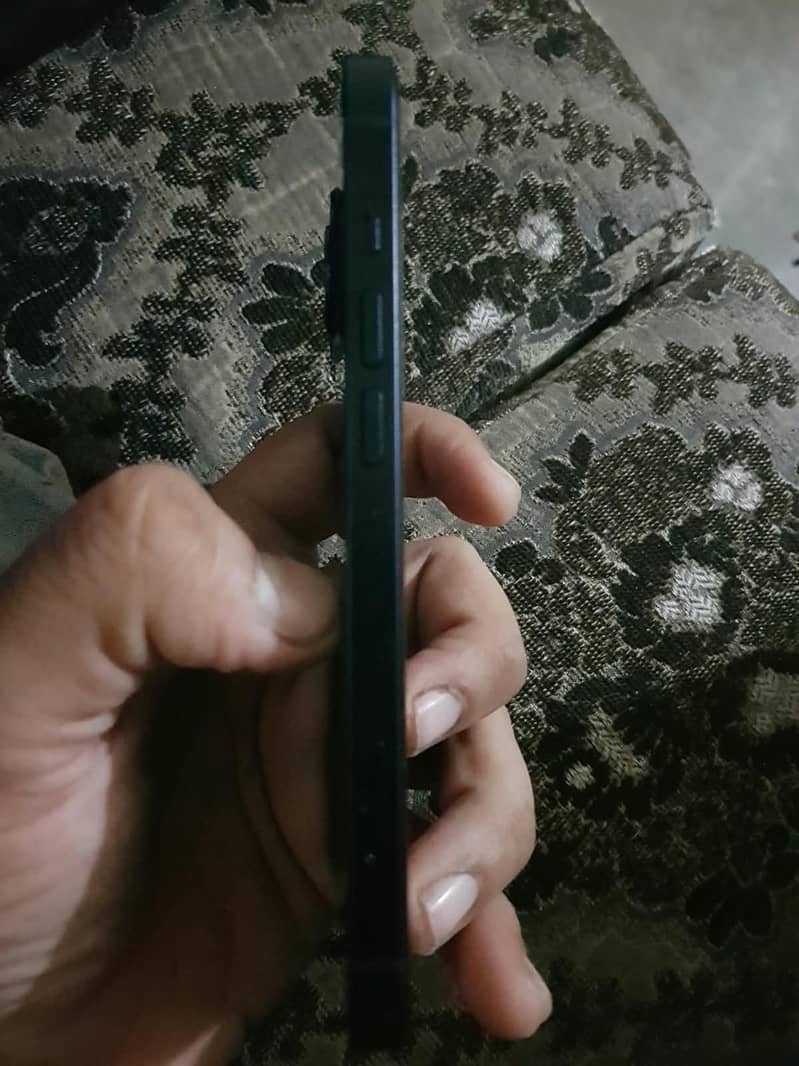Apple iPhone 13 10