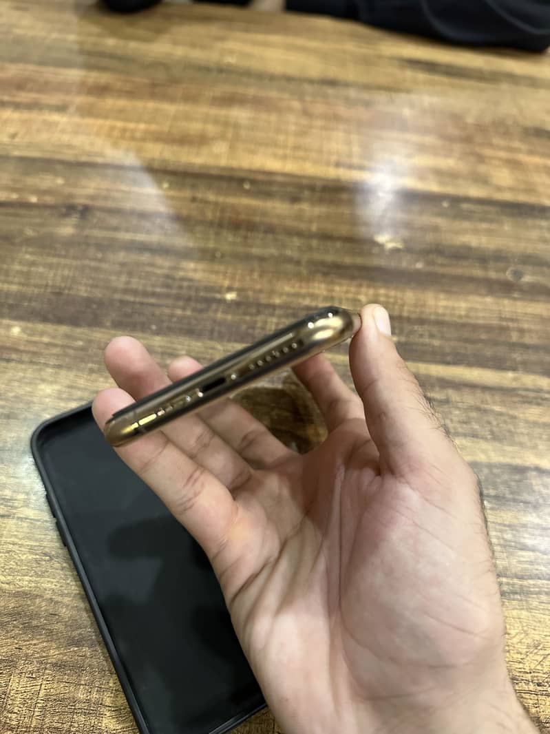 Apple iPhone 11 Pro 2