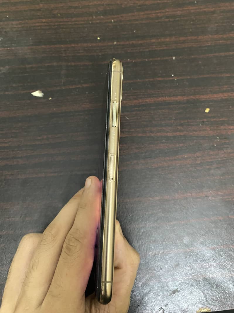 Apple iPhone 11 Pro Max 2