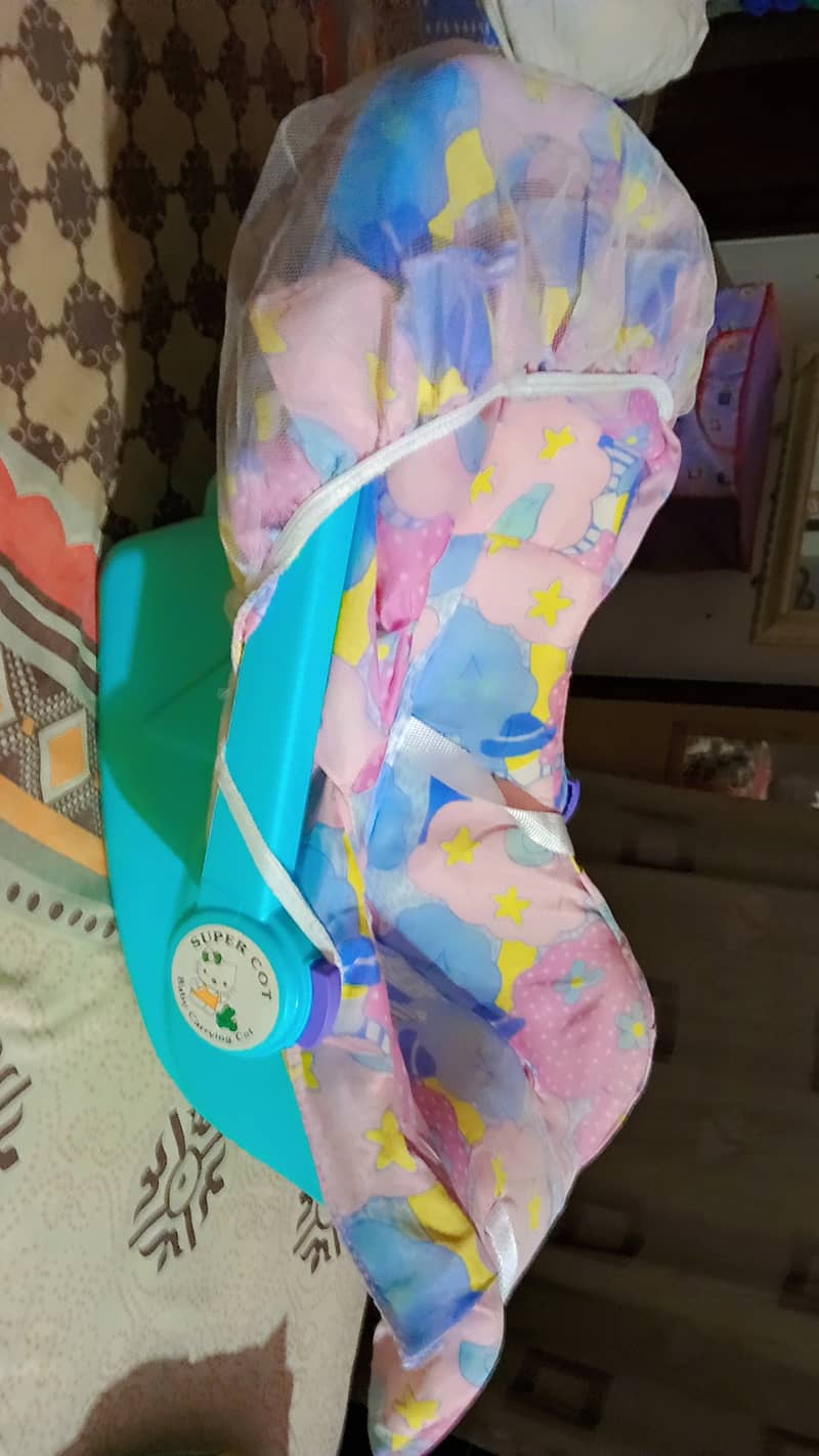 Baby carry cot 0