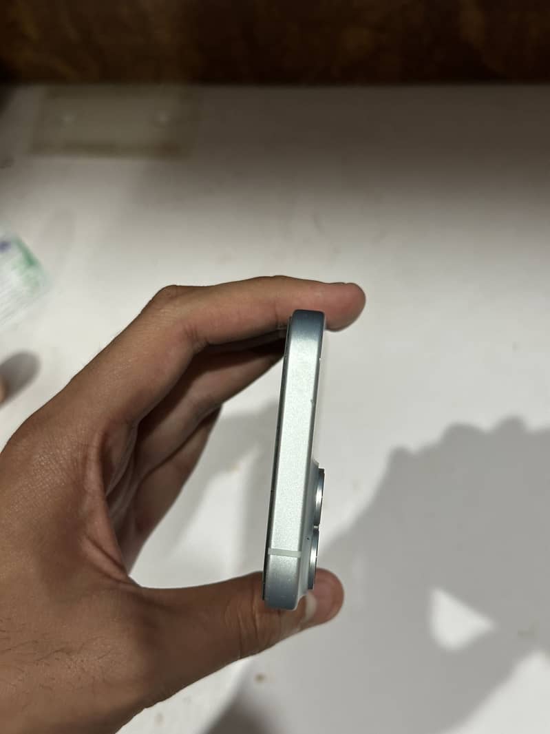 Apple iPhone 15 4