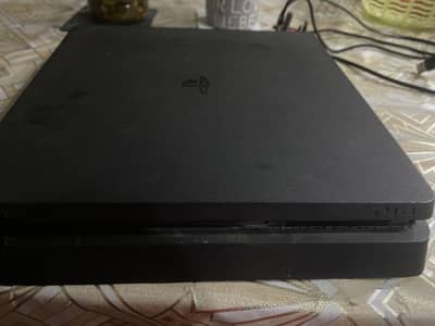 Ps4 slim 1 TB with two controllers with fc24