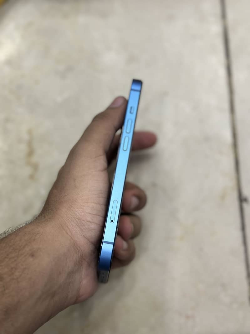 Apple iPhone 13 1