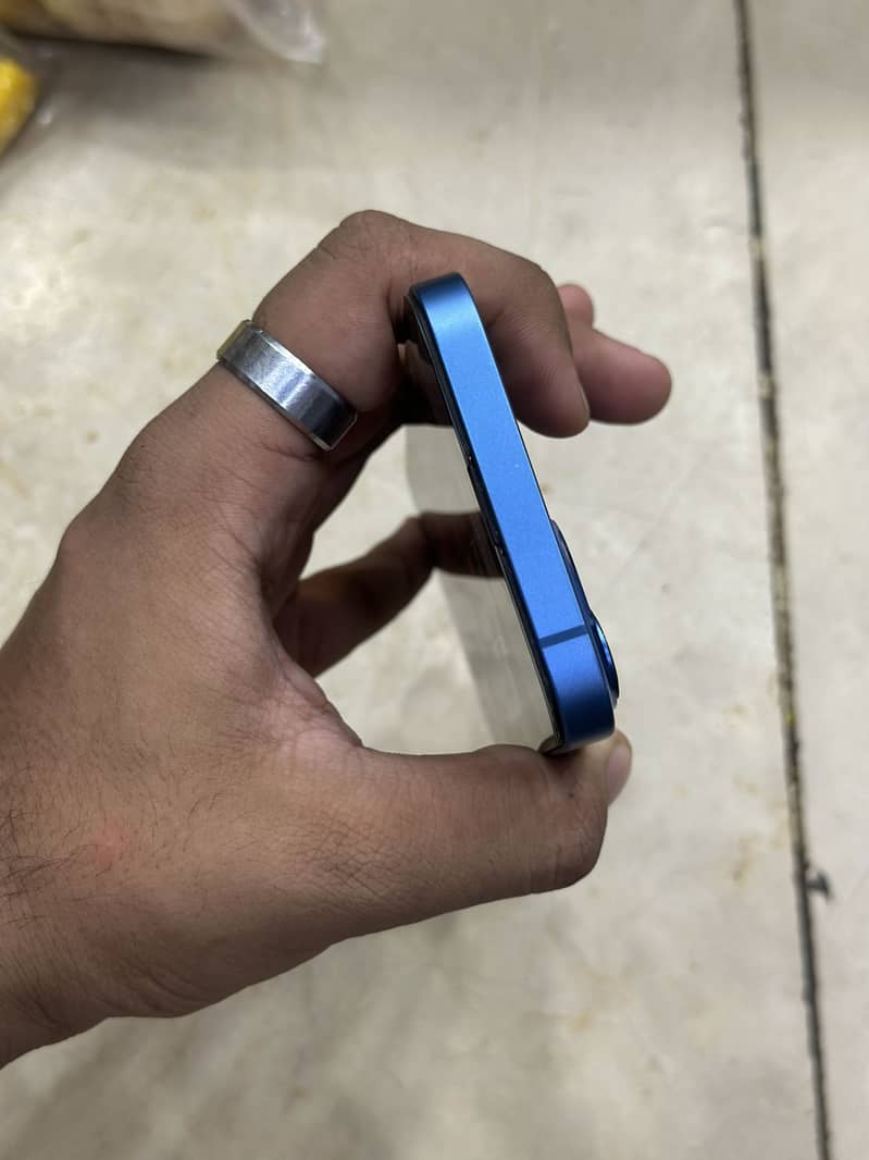 Apple iPhone 13 4