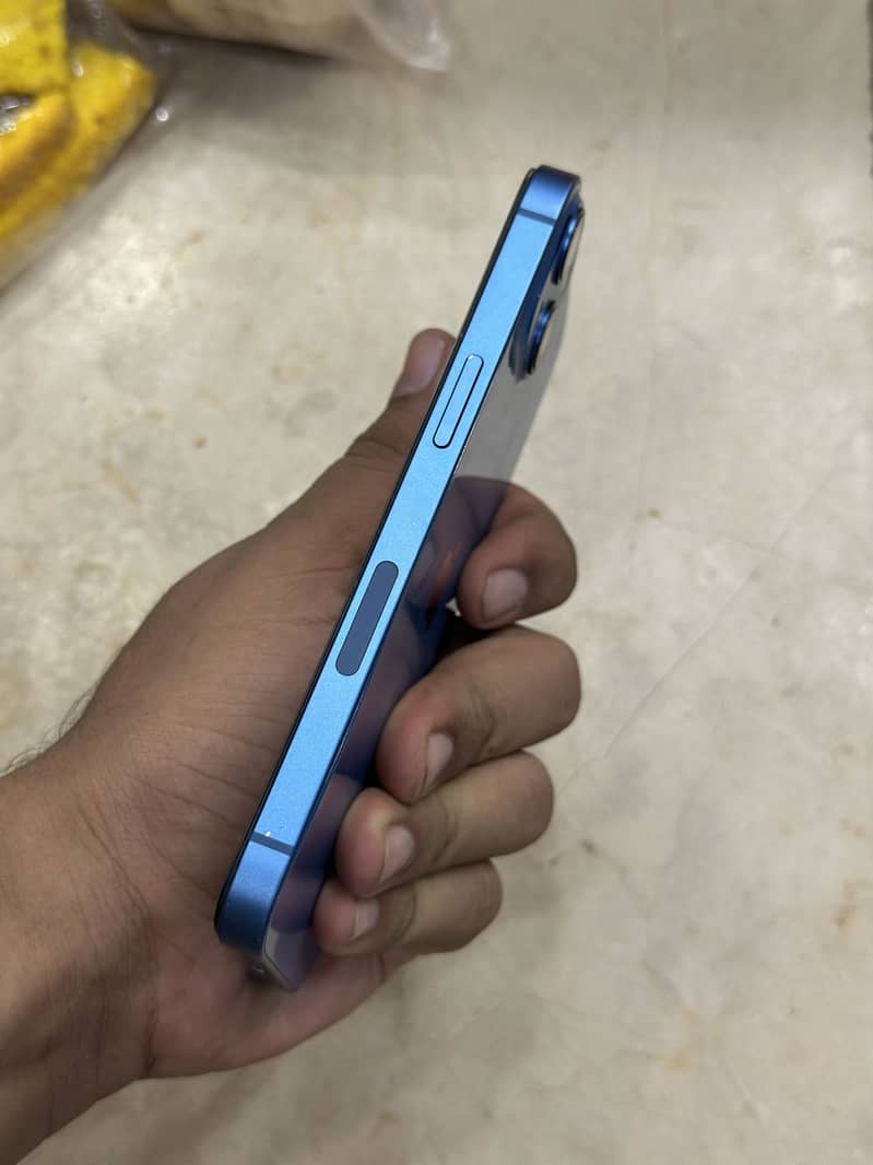 Apple iPhone 13 5