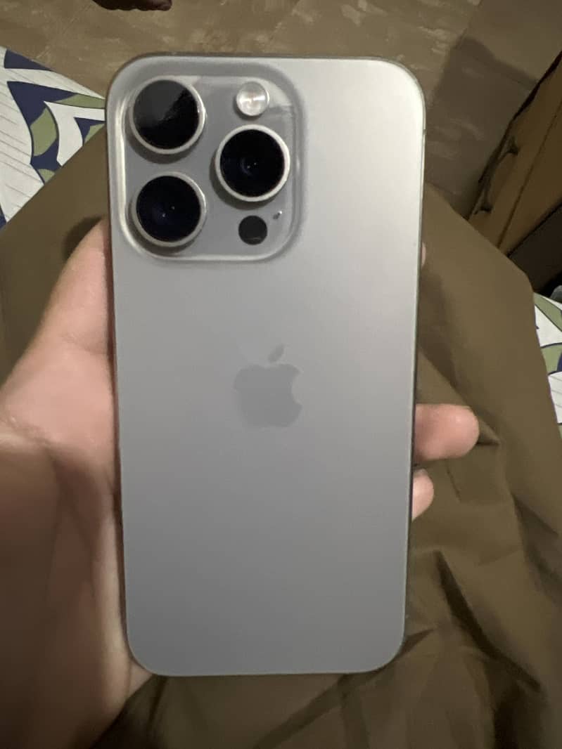 Apple iPhone 15 Pro 0