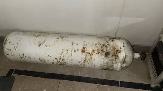 Lpg cylinder and kit