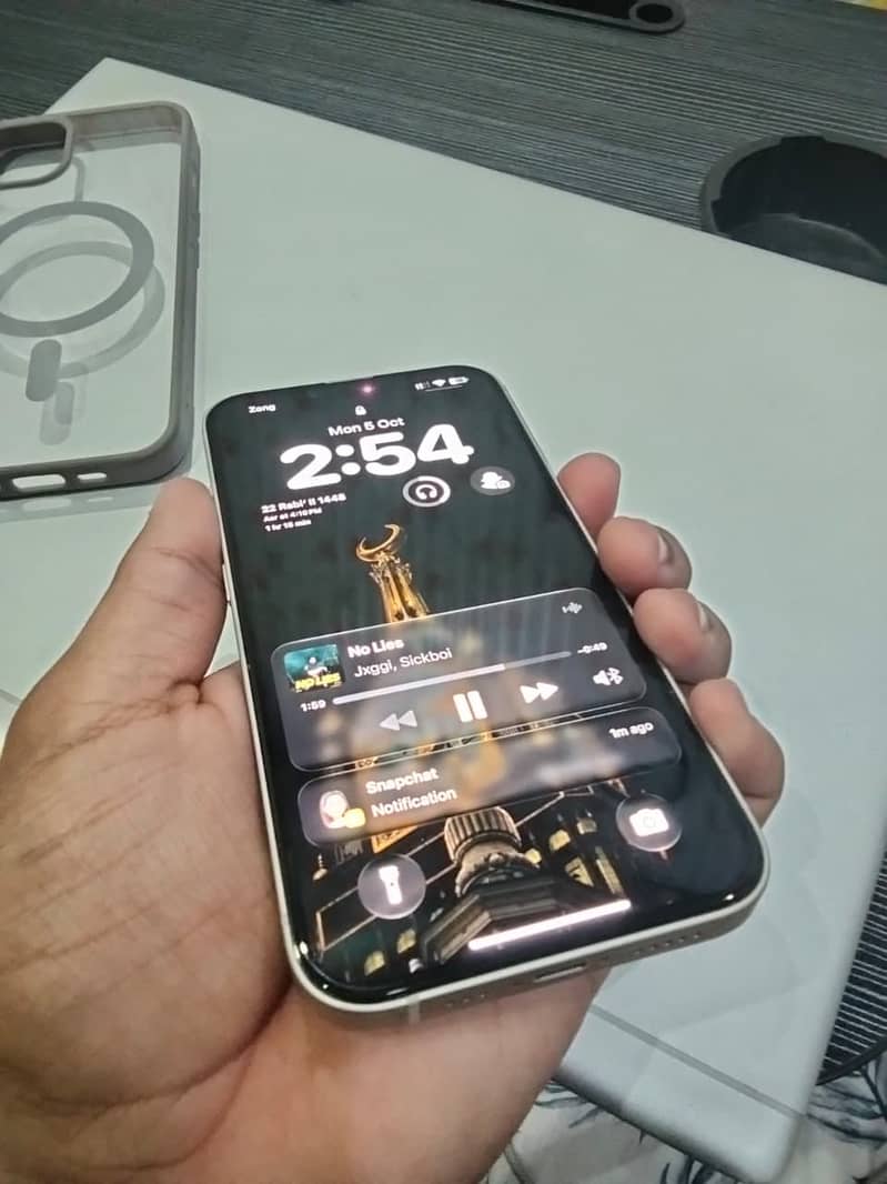 Apple iPhone 13 2