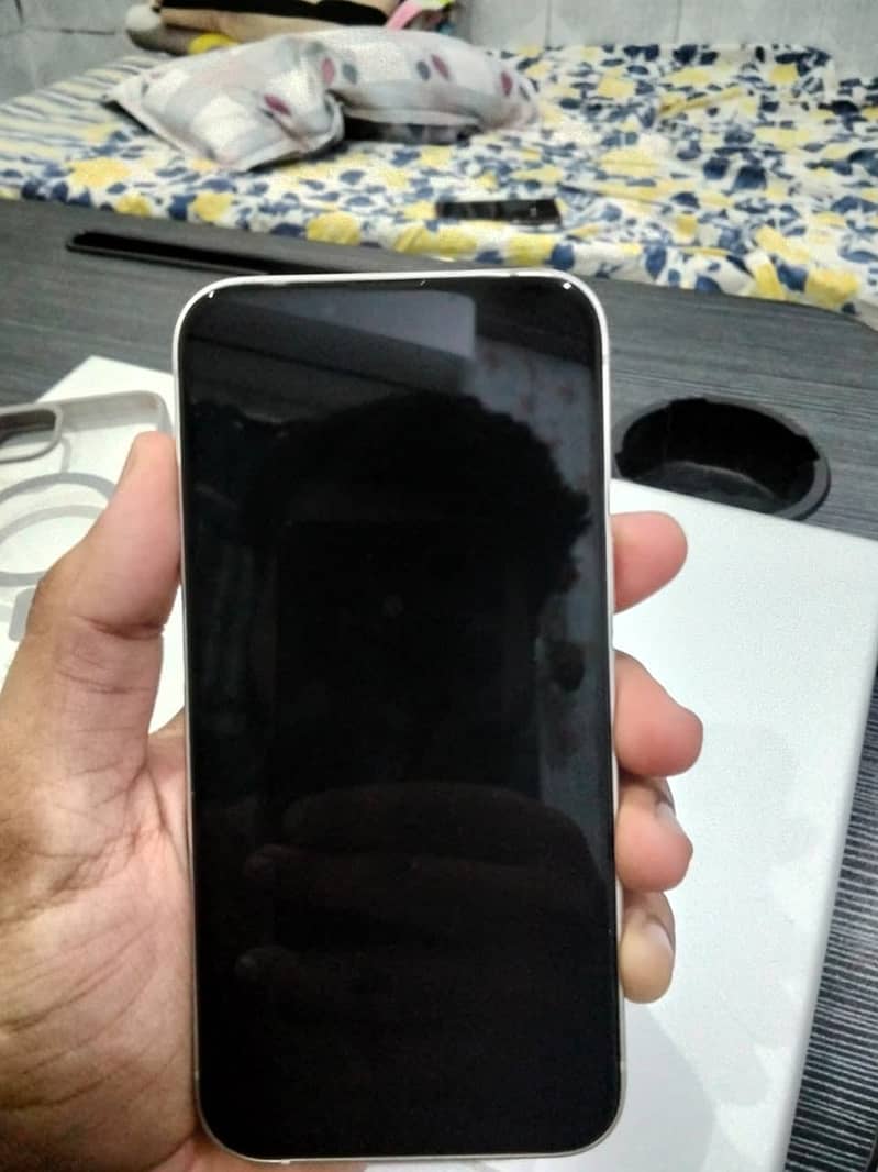 Apple iPhone 13 4