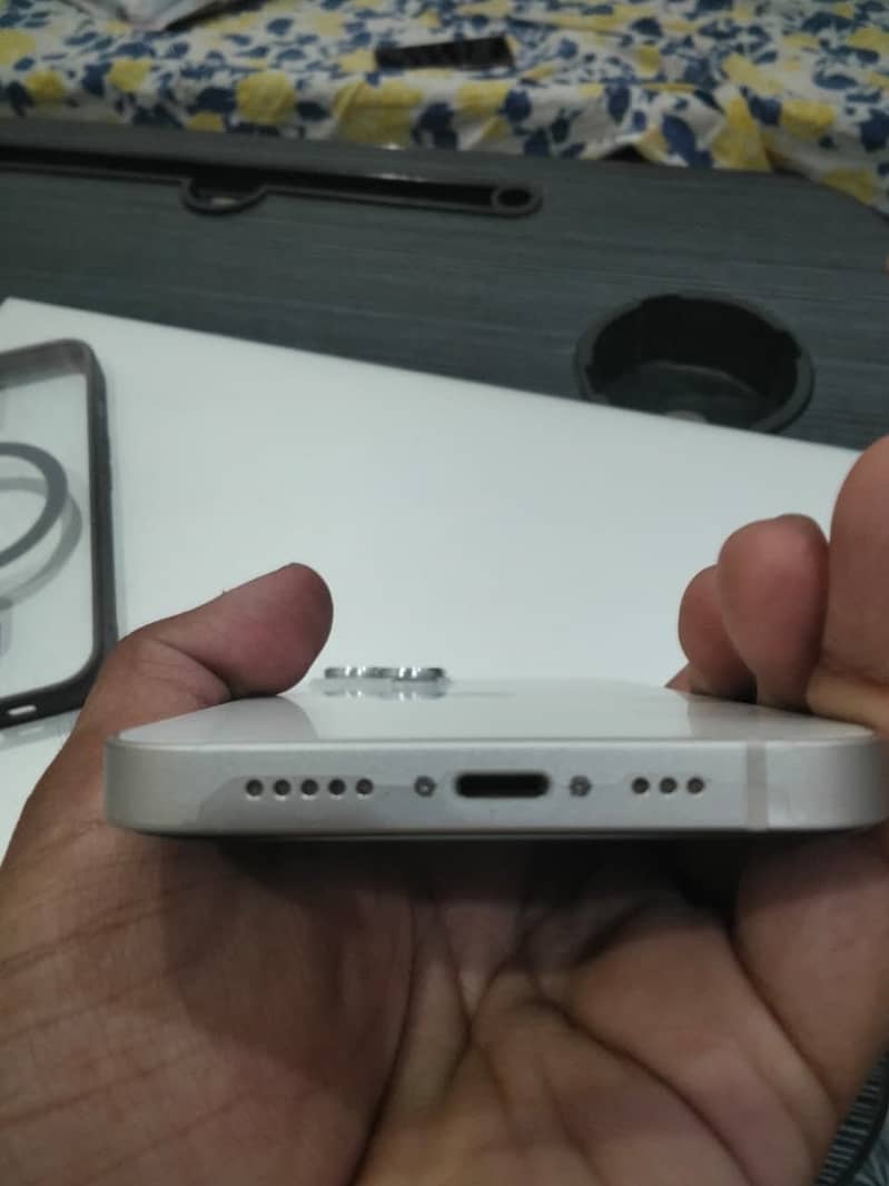 Apple iPhone 13 5