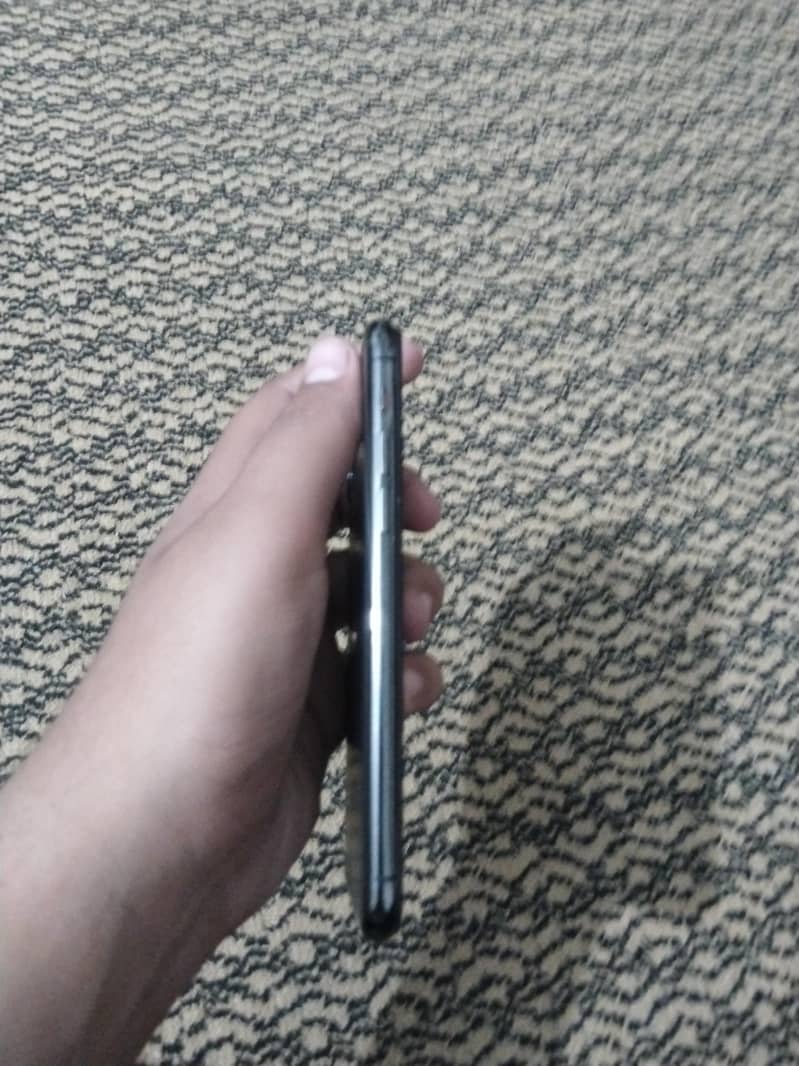 Apple iPhone 11 Pro 1
