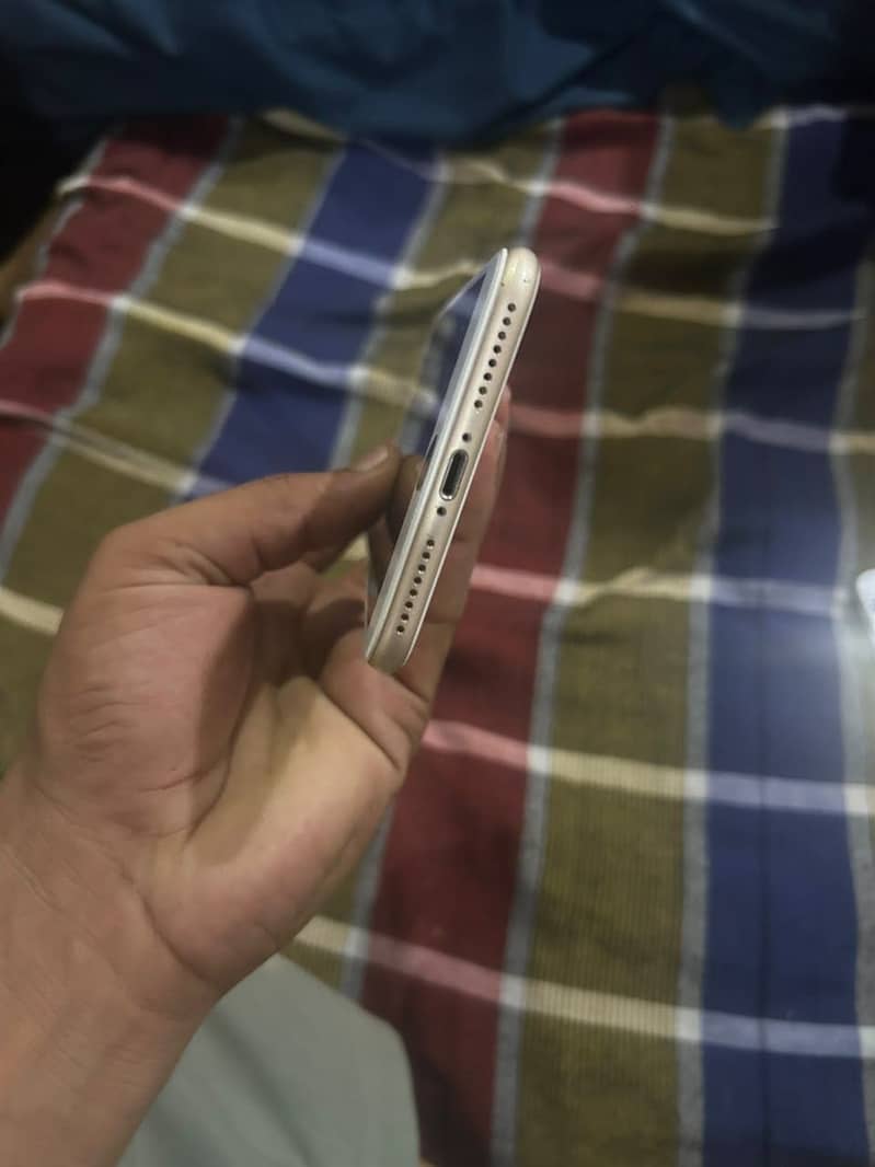 Apple iPhone 7 Plus 0