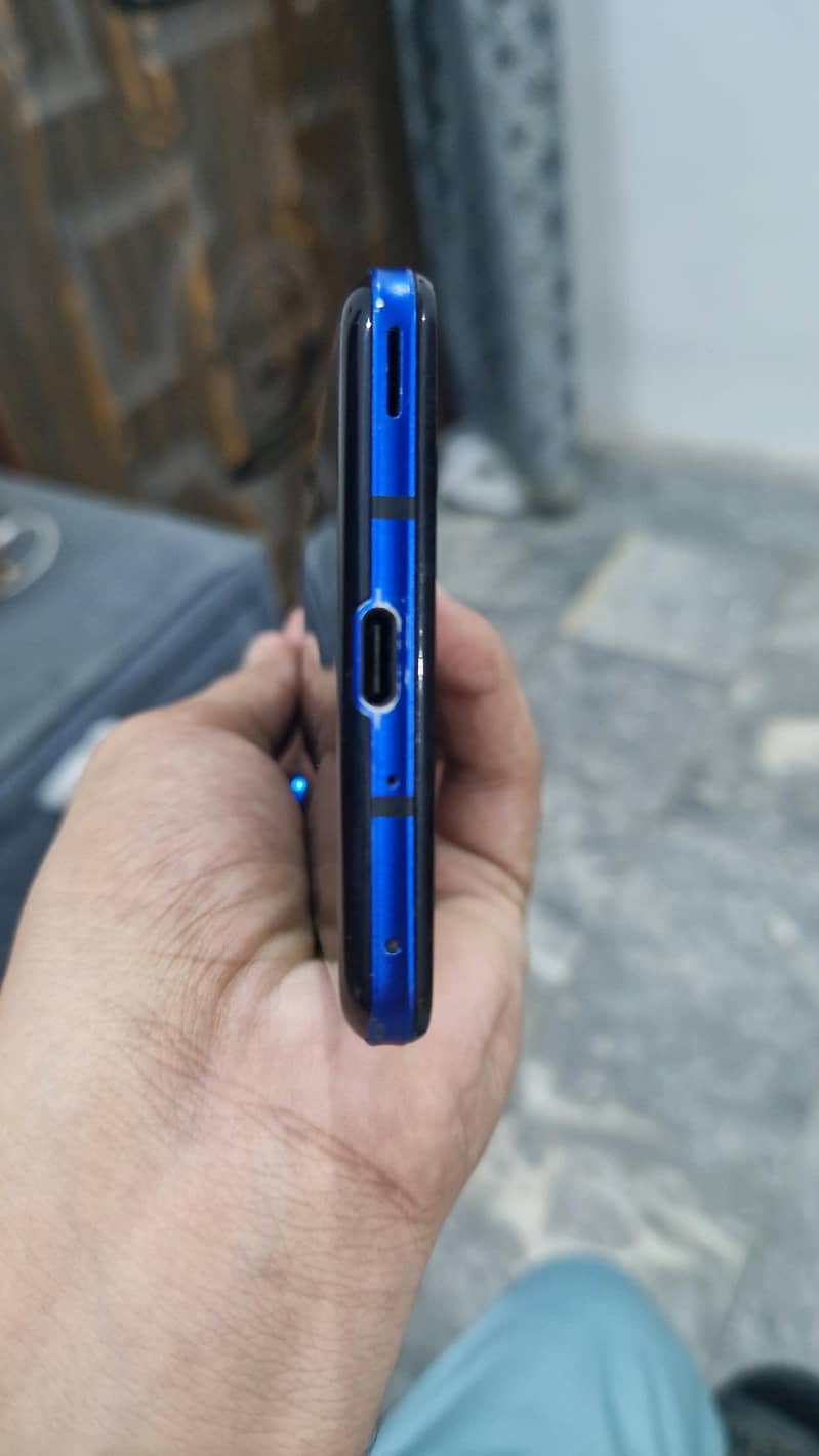 Sharp Aquos R5G 4