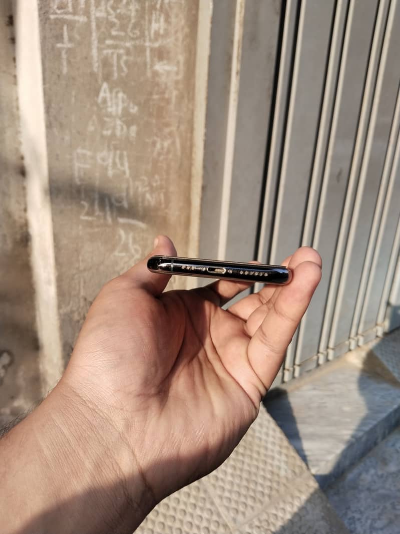 Apple iPhone 11 Pro 2