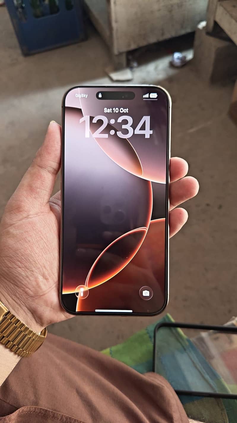 Apple iPhone 16 Pro Max 1