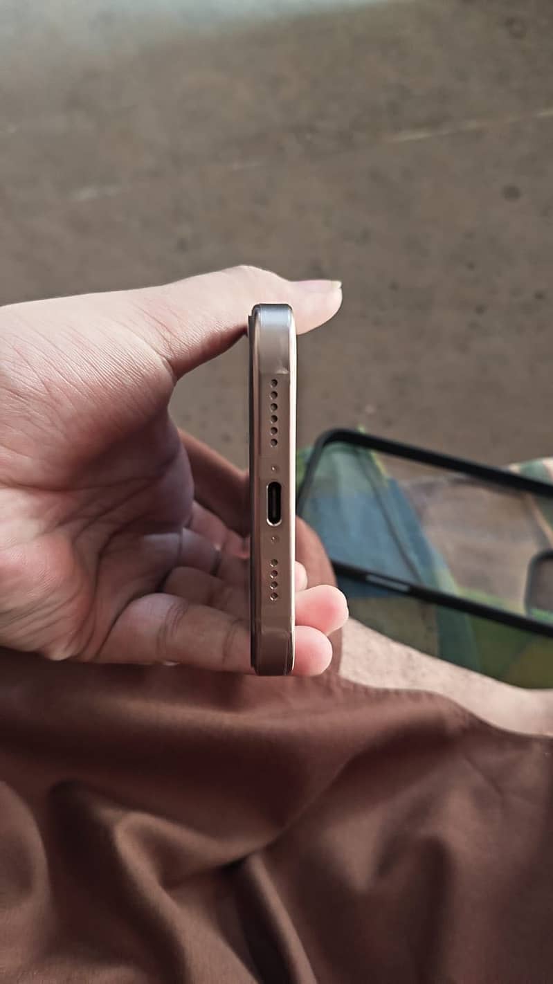 Apple iPhone 16 Pro Max 3