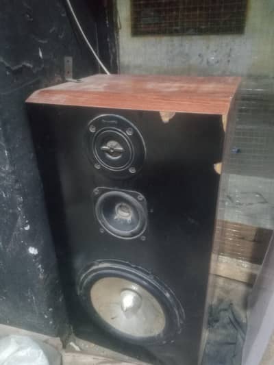 2 boofer speakers with amplifier