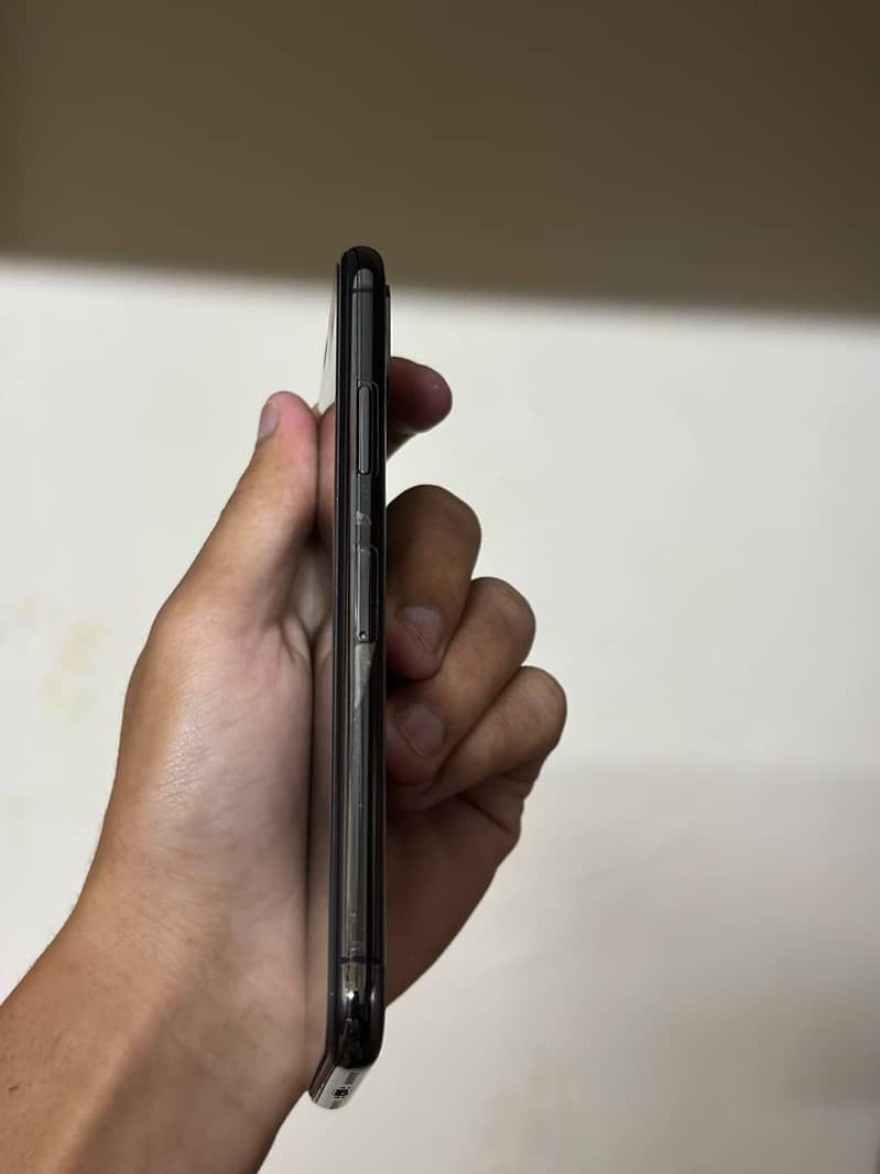 Apple iPhone X 3