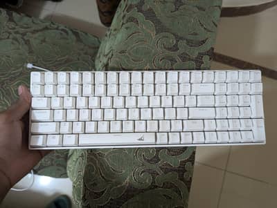 Madlion Kb 600 keyboard (with original cable and keypuller)