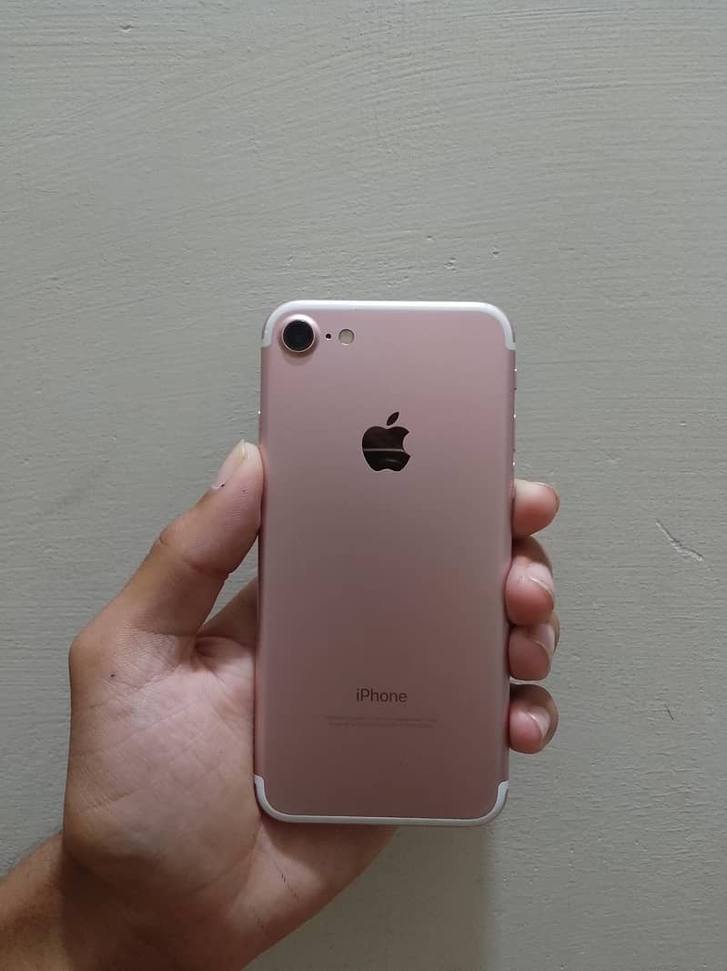Apple iPhone 7 0