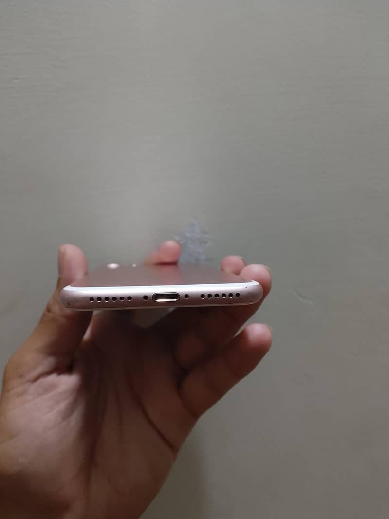 Apple iPhone 7 2